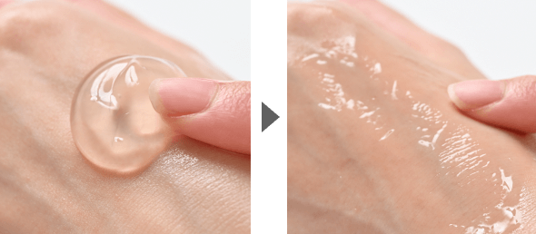 厚みのあるジェルを馴染ませると滑らかな液状に！